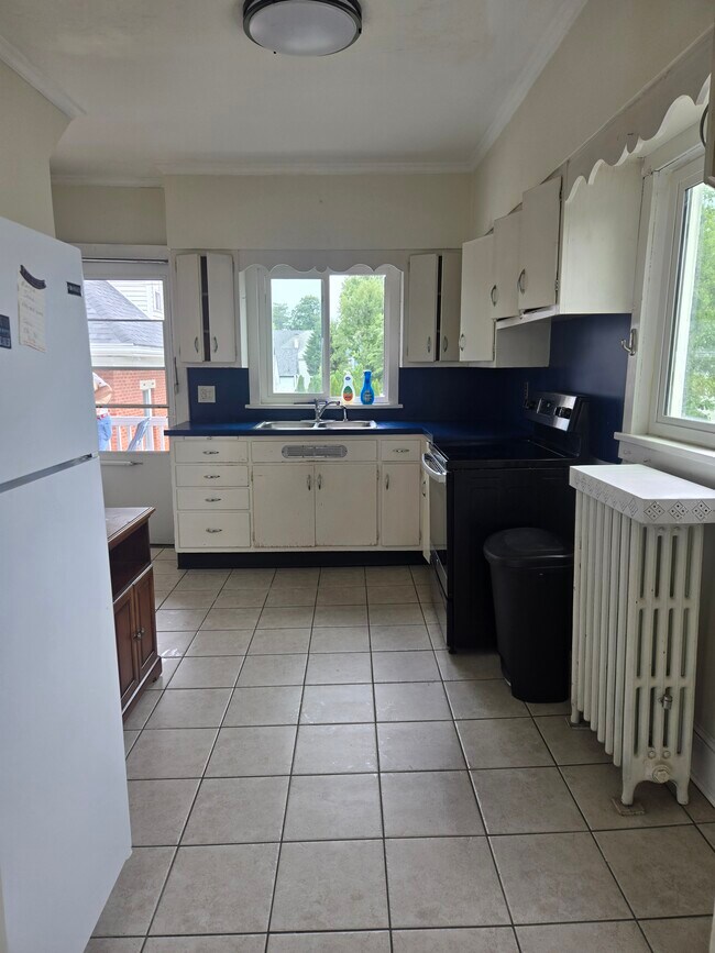 Kitchen - 1702 Penn Ave