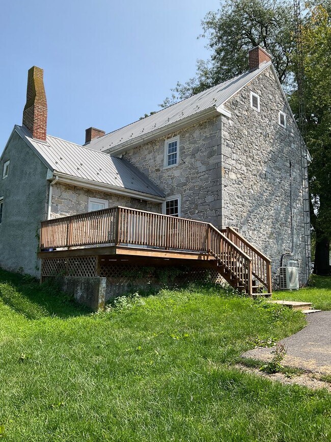 Building Photo - 21 Bard Rd