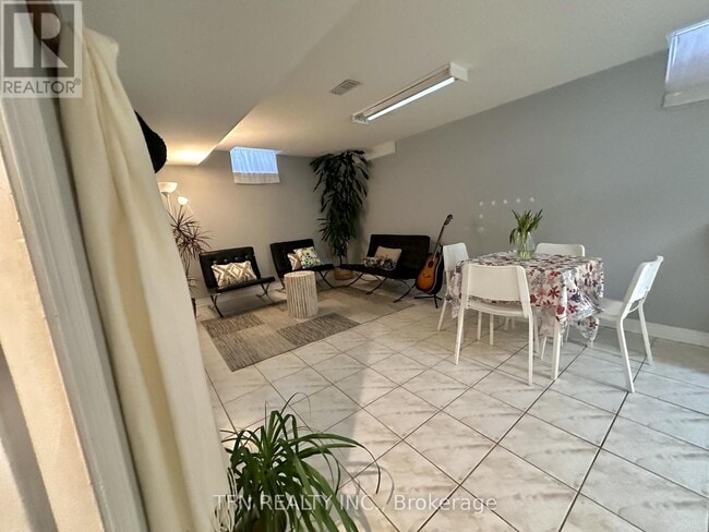 Building Photo - 5 Belwood Blvd