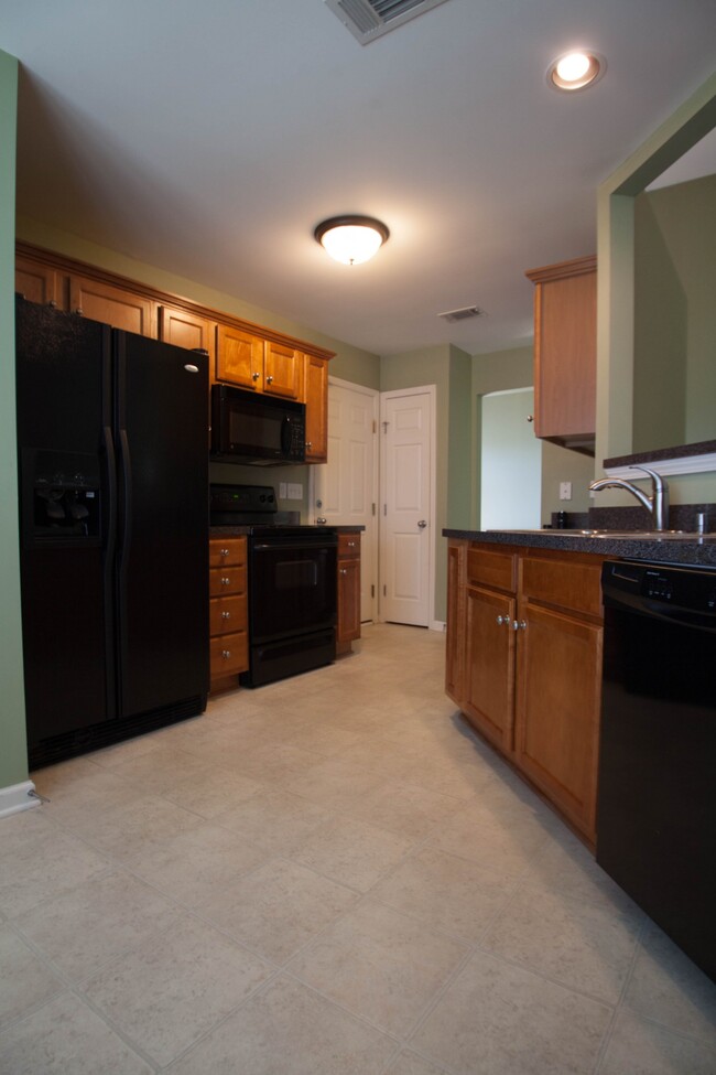 Building Photo - 3711 Ivanora Dr
