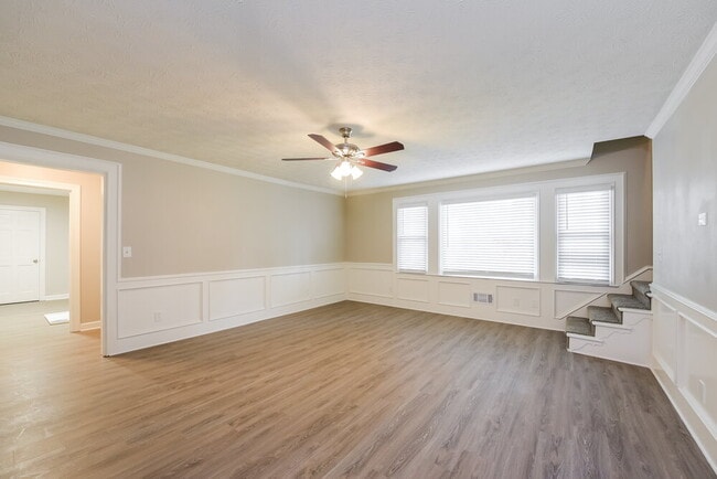 Building Photo - 231 Amsterdam Dr SW