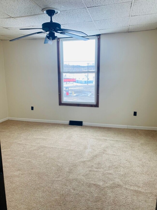 Building Photo - 3 bedroom single family home