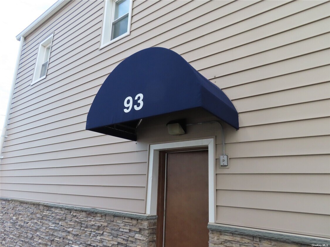 93 Deer Pk Ave Unit 8, Babylon, NY 11702 Room for Rent in Babylon, NY