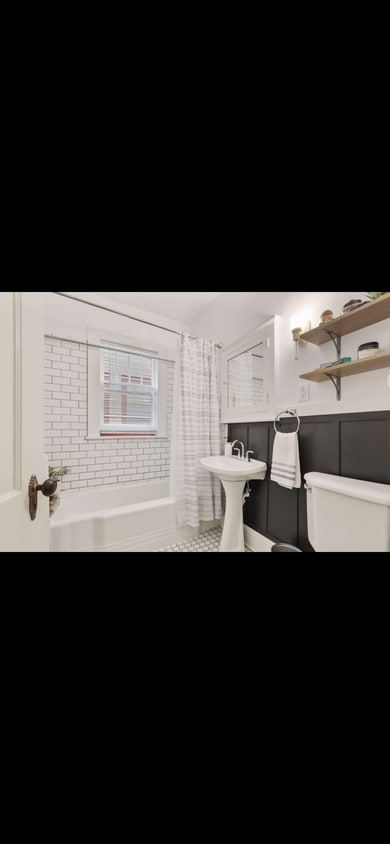 Bathroom - 138 Cecil St SE