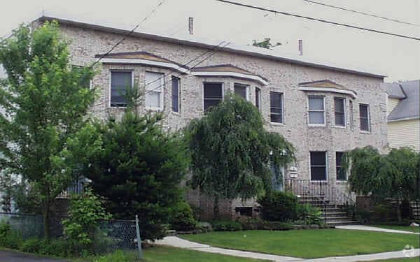 Primary Photo - 23-27 Burnside Ave