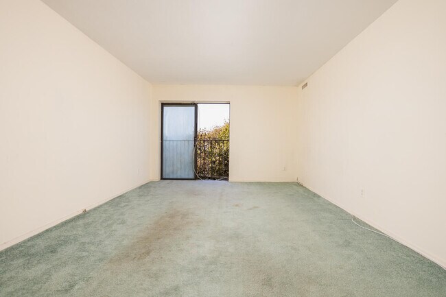 Foto del edificio - 393 Laurel Ave