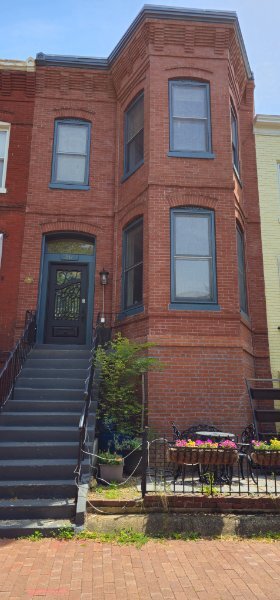 Building Photo - 237 10th St NE