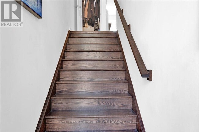 Building Photo - 383 Dundas St E