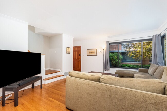 Foto del edificio - 537 Ridge Rd