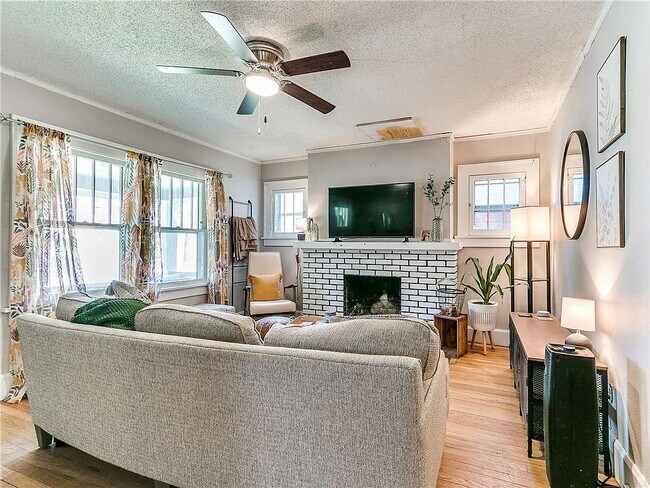 Foto del edificio - Charming 2-Bedroom Home minutes from everything!