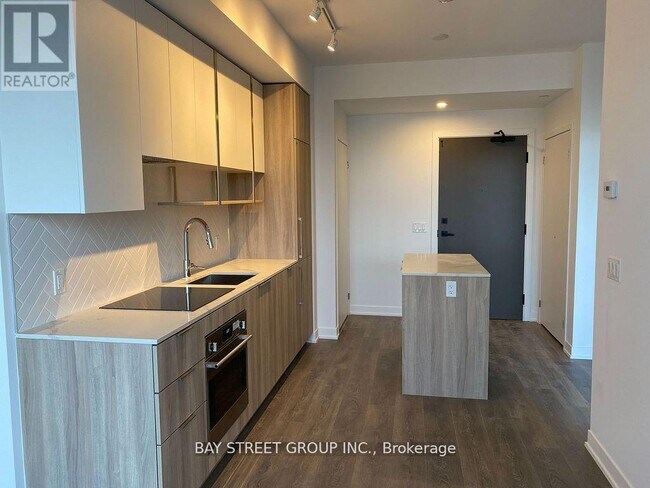 Photo du bâtiment - 15 Holmes Ave