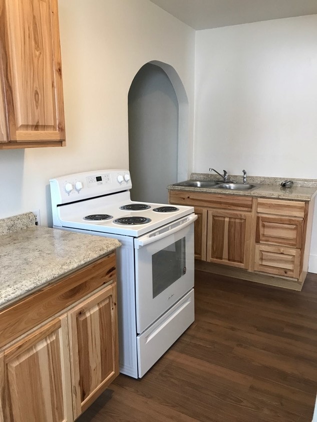 Foto principal - 152 S Kenwood St