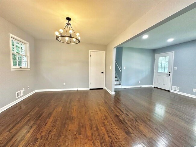 Foto del edificio - 210 Suburban Dr NW