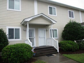 Building Photo - 650 Cedar Point Blvd