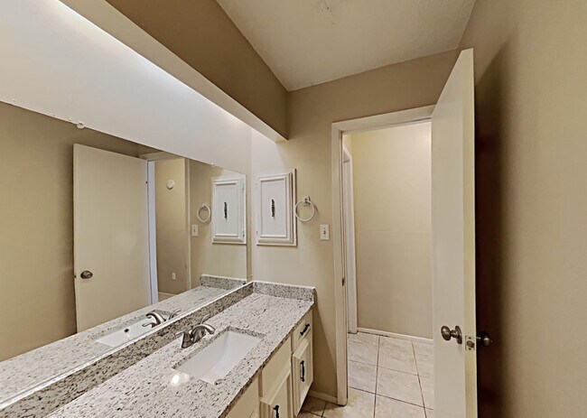 Building Photo - 1202 Wunsche Loop