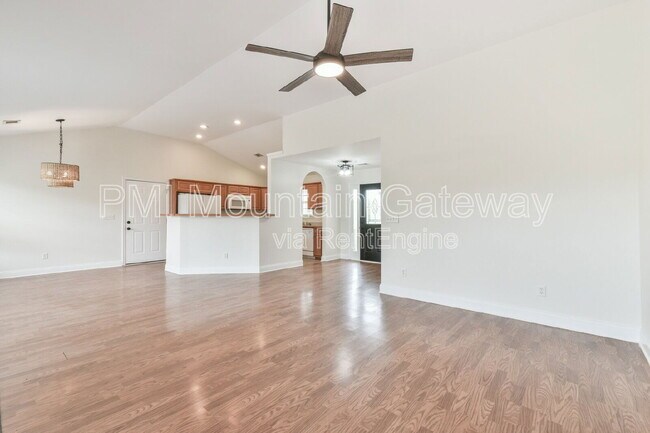 Foto del edificio - 111 Ash Wood Ln