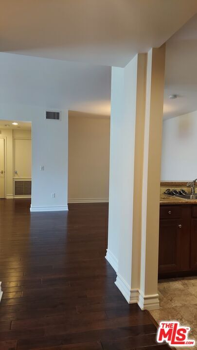 Foto del edificio - 1726 S Bentley Ave