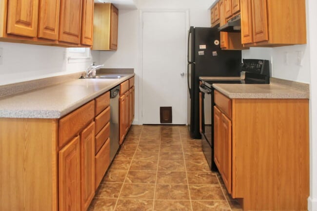 Building Photo - 3032 Churchill Ct