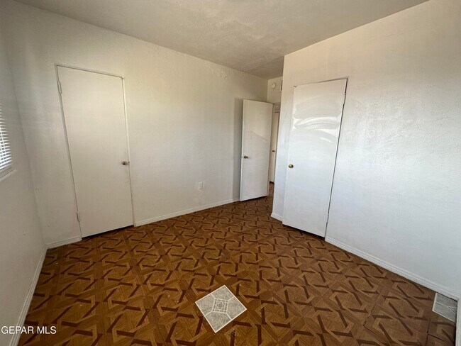 Foto del edificio - 7334 Alpine Dr