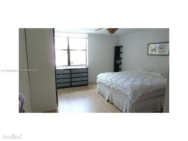 Building Photo - 3 br, 2.5 bath House - 20291 NE 30th Ave A...