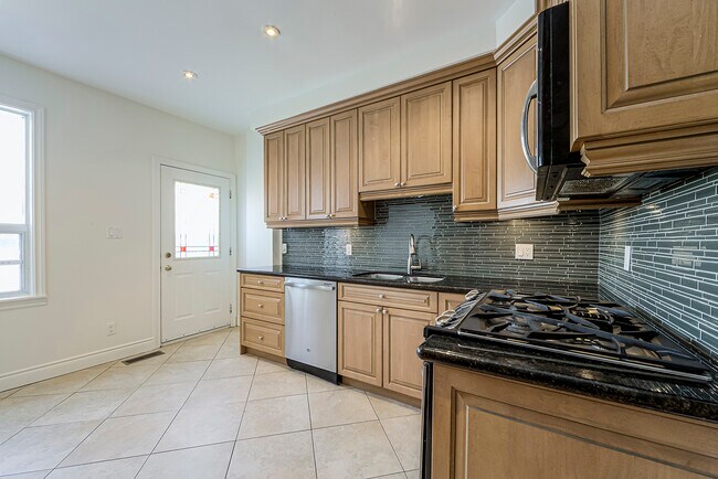 Building Photo - 40 Garnock Ave