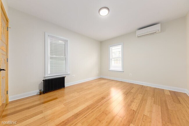 Building Photo - 3 br, 2 bath House - 423 E 4th St