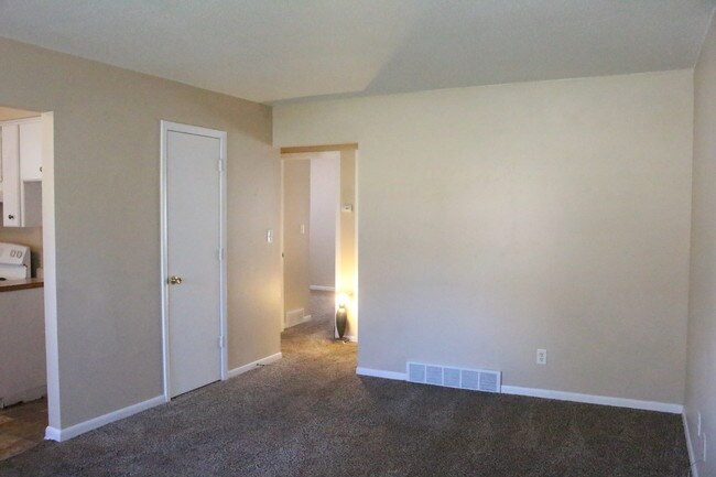 Building Photo - 617 E McKinley Ave