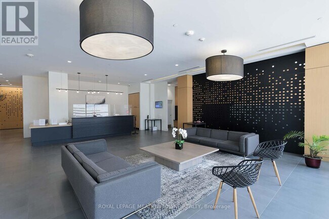 Photo du bâtiment - 2520 Eglinton Ave W