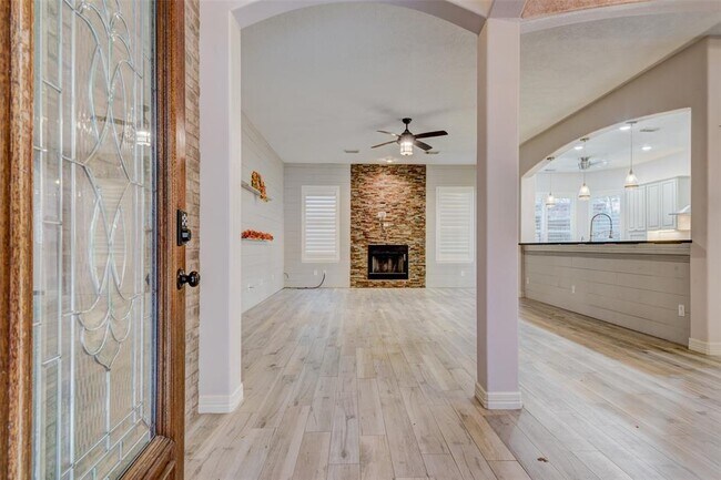 Building Photo - 12049 Mustang Ave