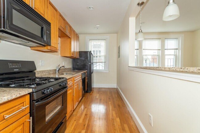 Foto del edificio - 140 Highland Ave