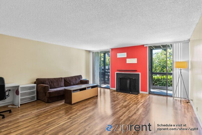 Building Photo - 651 Port Dr