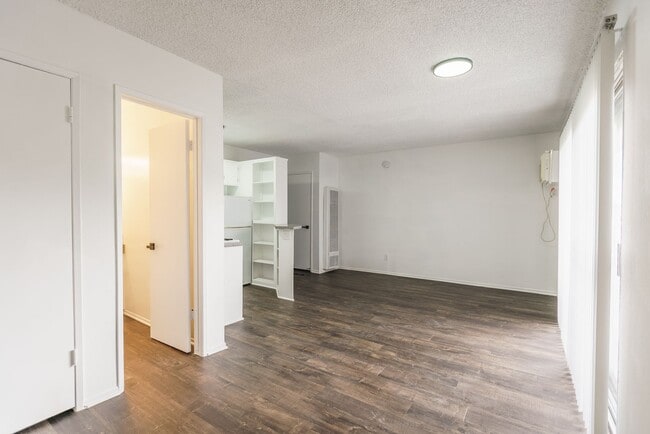Interior Photo - 238 S Serrano Ave