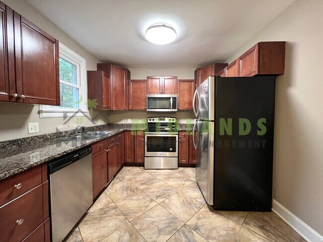 Building Photo - 2728 Holt Dr