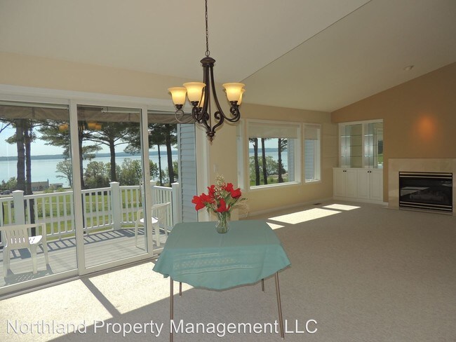 Building Photo - 8561 Eastbeach Trl