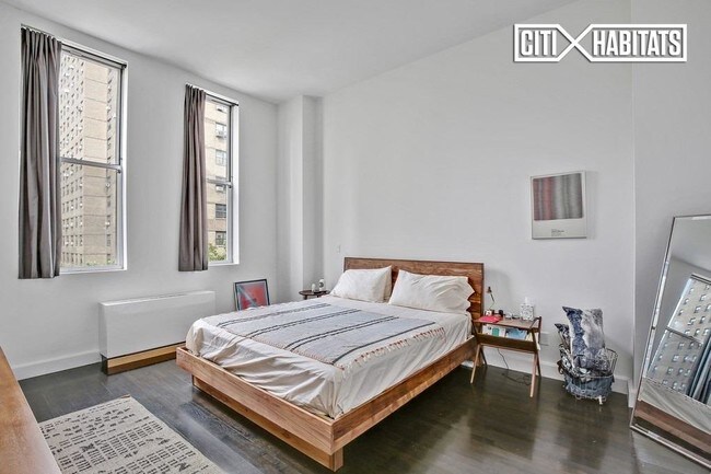 Building Photo - 420 W 25th St