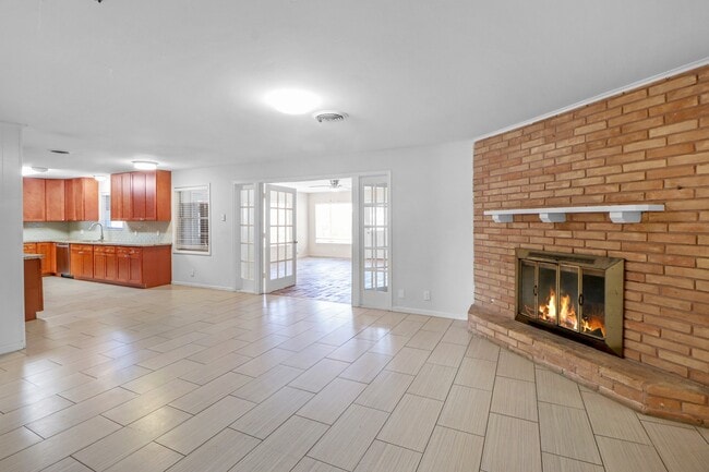 Building Photo - 5554 Beechnut St