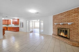 Building Photo - 5554 Beechnut St