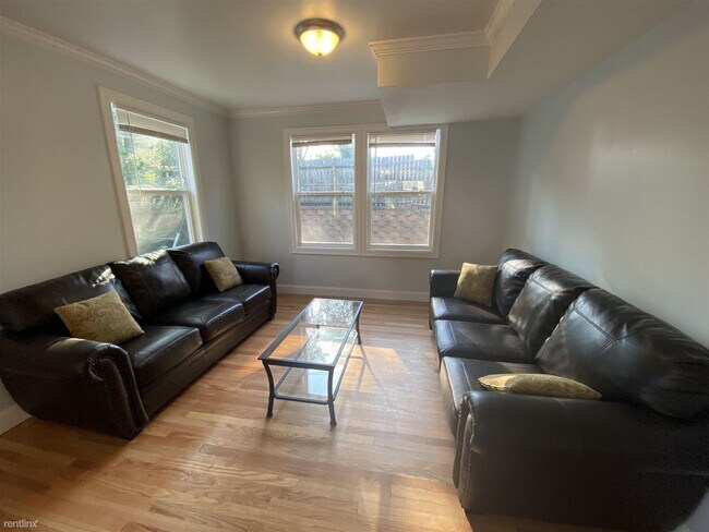 Building Photo - 8 br, 5.5 bath House - 508 Elm St