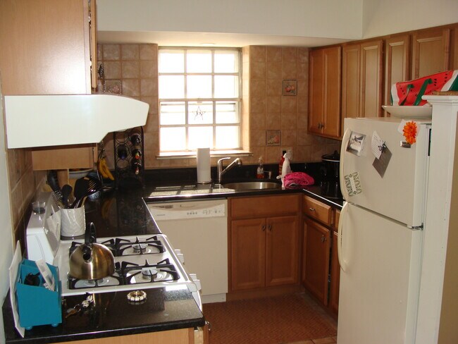 Building Photo - 35 Lake Shore Ct