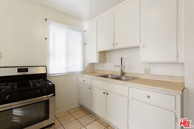 Foto del edificio - 6532 Brynhurst Ave