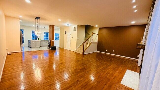 De la sala de estar al comedor y a la cocina. - 21754 Cypress Valley Ter
