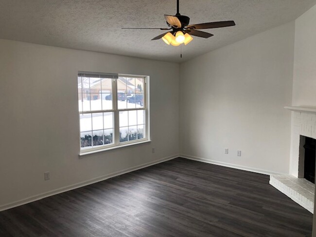 Foto del edificio - 3609-3611 Thornhill Circle W-OM