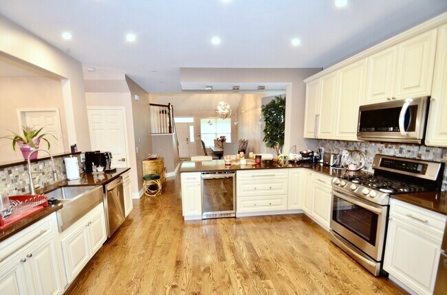 Foto del edificio - 1485 Dearborn Ct