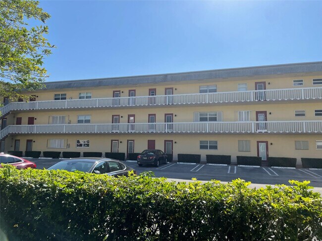 Foto del edificio - 4421 NW 16th St