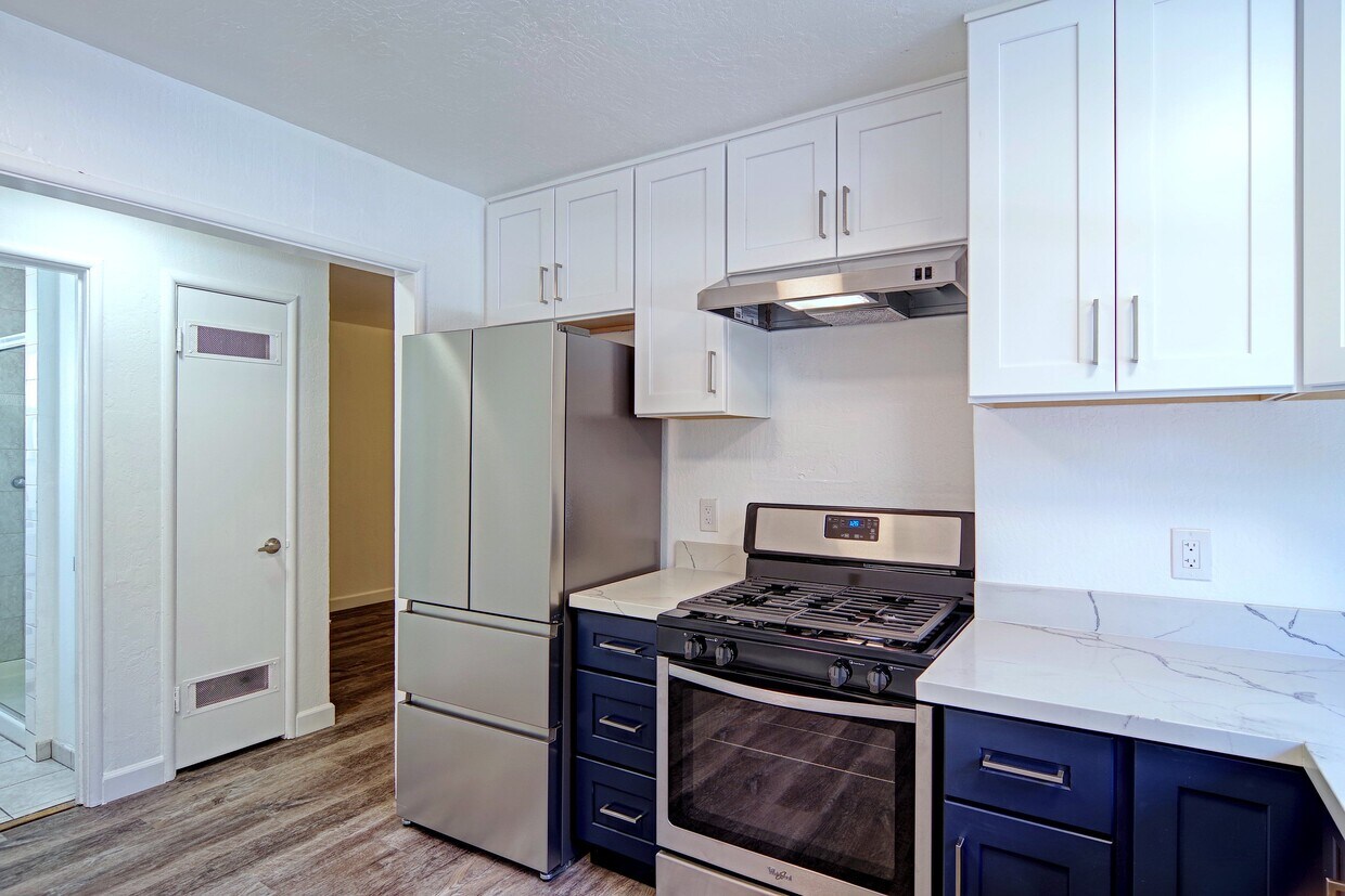 Primary Photo - 95 N 8th St