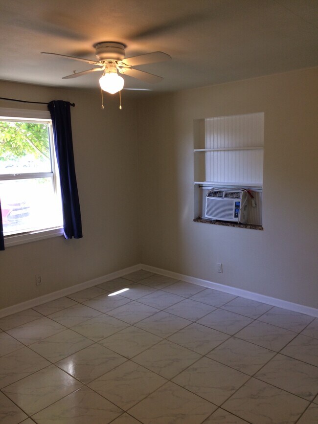 Dormitorio 2 - 510 Eastwind Dr