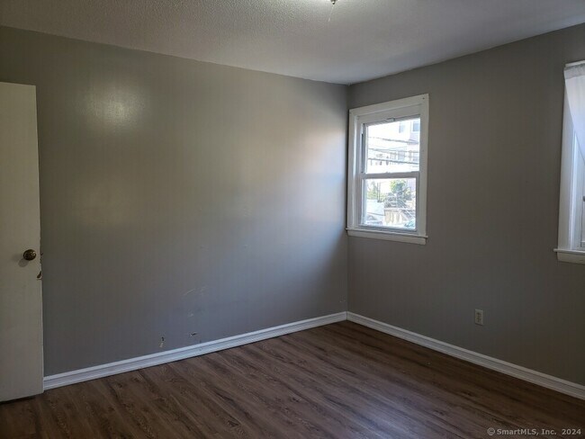 Building Photo - 61 Highland Ave