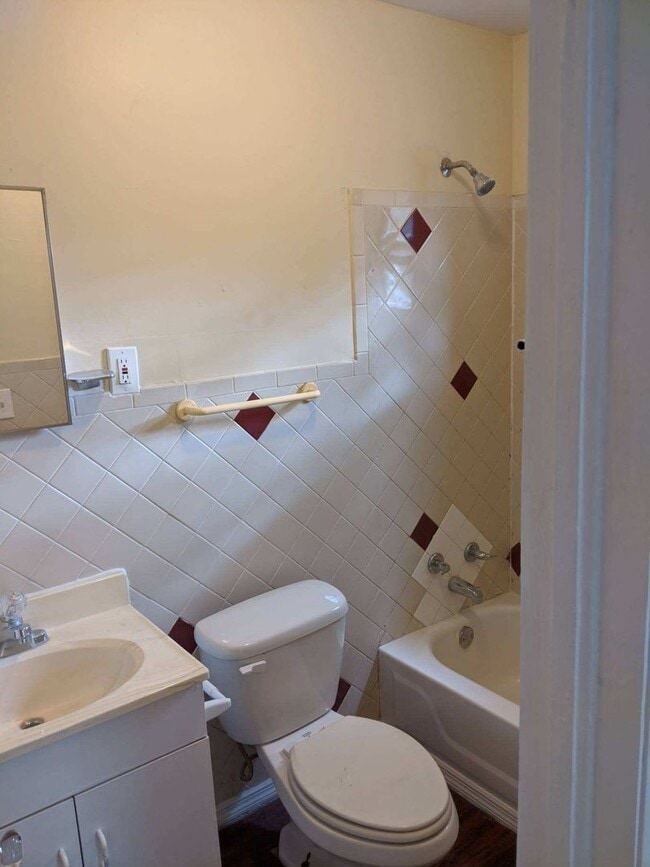 Building Photo - Newly Remodeled! Beautiful 2 bedroom/ 1 ba...