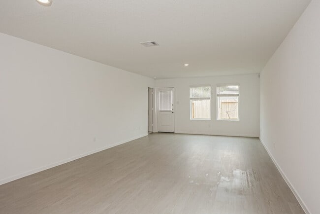 Building Photo - 621 Craven St