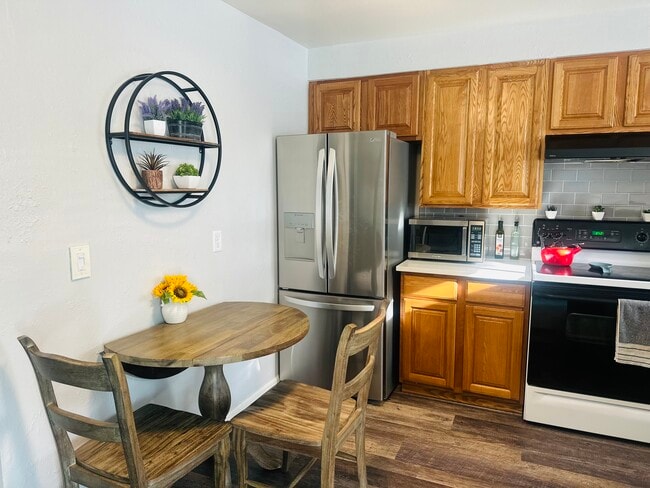Building Photo - 3850 Paseo del Prado